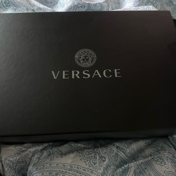 $595 NWT BRAND NEW VERSACE SNEAKERS (40 7m or 9w) - Picture 8 of 9